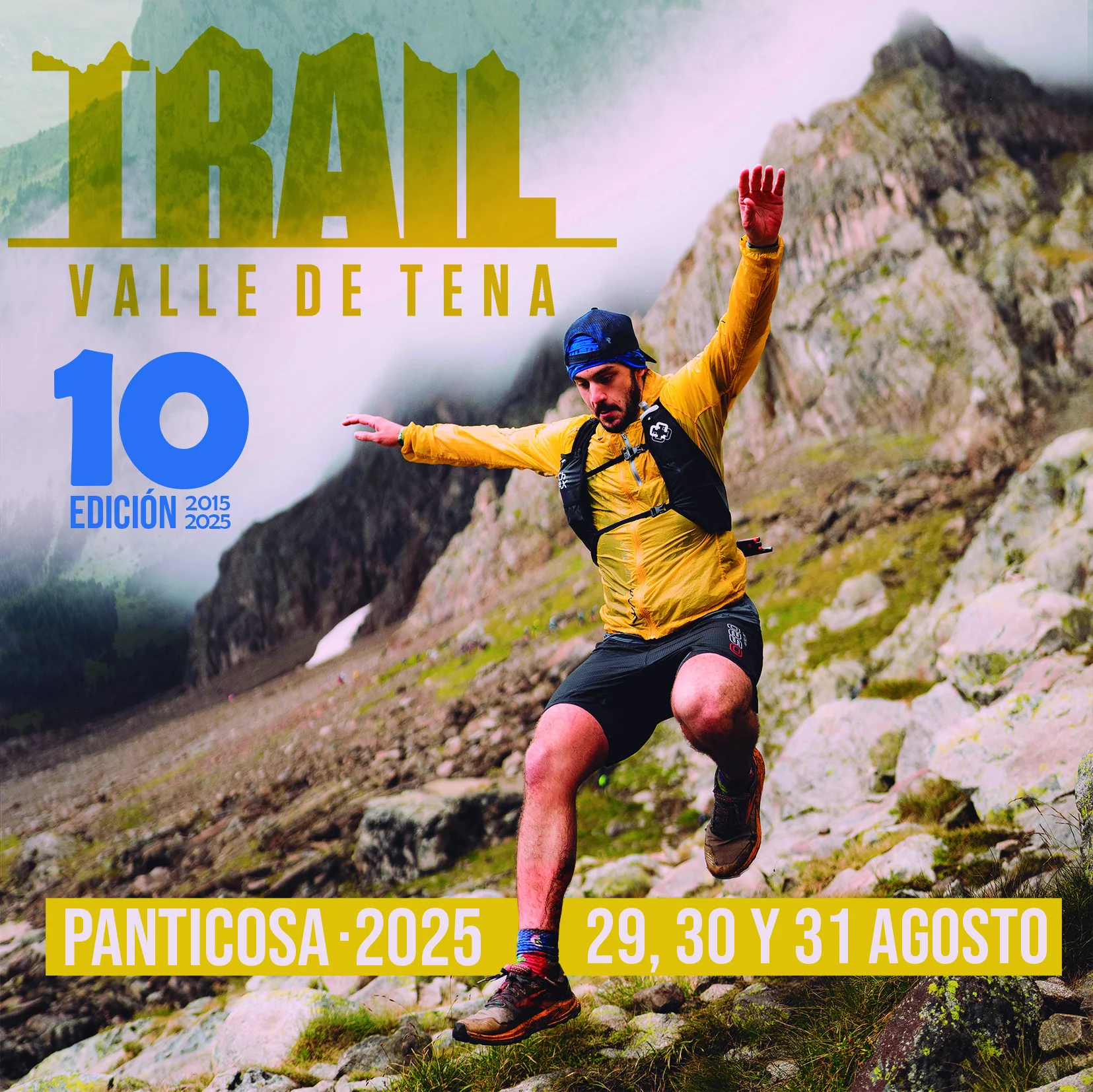 Corredores del Trail Valle de Tena junto a un ibón glaciar en el Pirineo Aragonés en una carrera de trail running