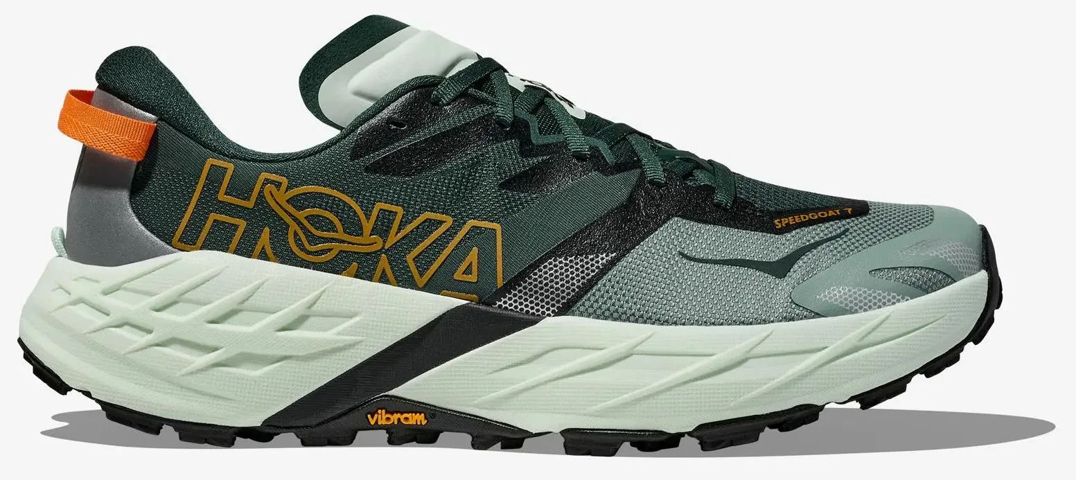Primer plano de la suela Vibram Megagrip en las Hoka Speedgoat 7